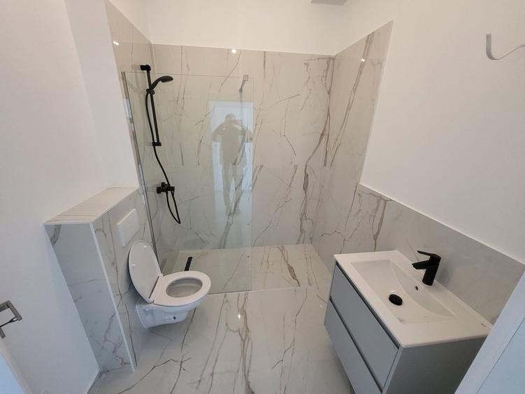 COMISION%. BLOC NOU in ORAS. Gradina proprie