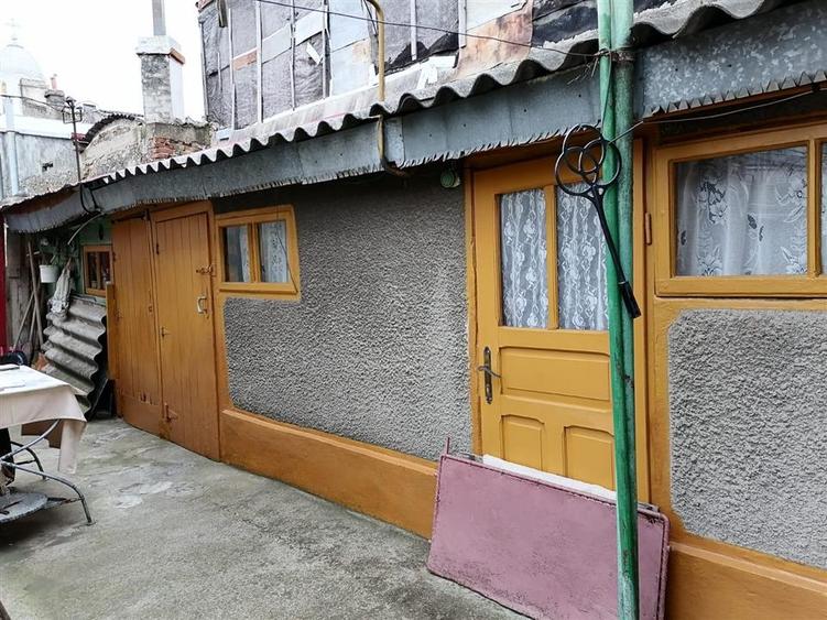 Casa 4 cam zona Bd.Cuza V C.Galati teren 210 mp cu 11 deschidere