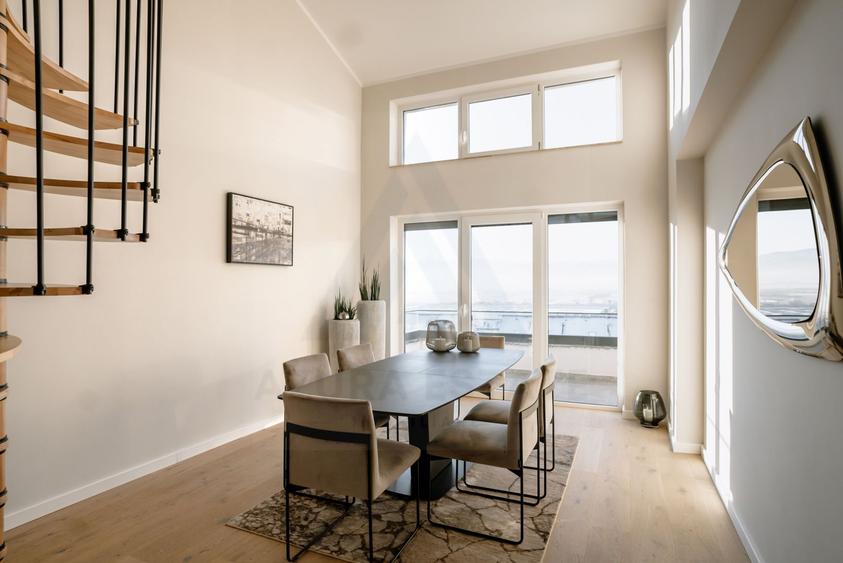 Penthouse 5 camere 130 mp utili