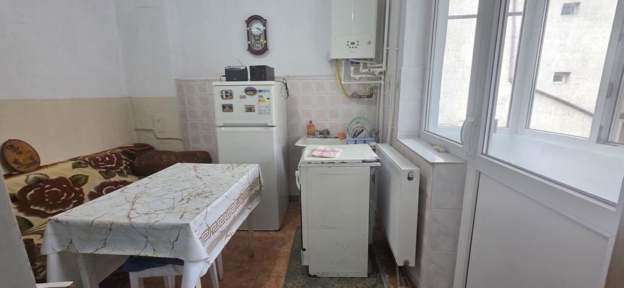 OCAZIE ! CENTRU PIATA UNIRII 2 CAMERE 2 BALCOANE ETAJ 1 BOXA 77.000 E