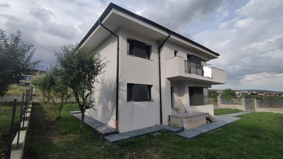 Casă individuală modernă la intrarea în Chinteni – zonă liniștită