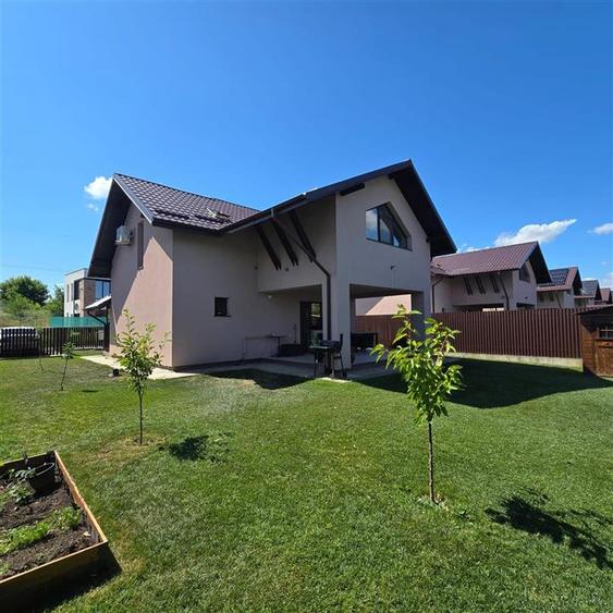 Vila 4 camere Miroslava, centru - Moderna