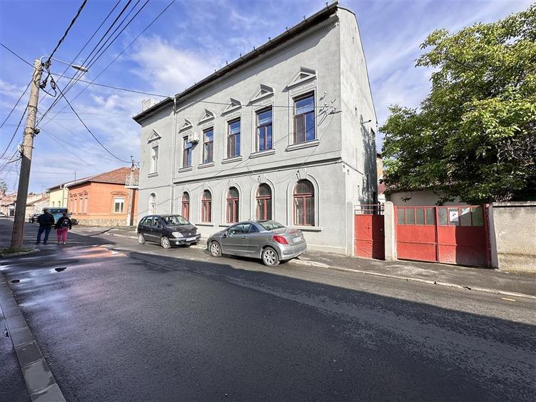 Apartament 2 camere. Zona Ultracentrala, Arad.