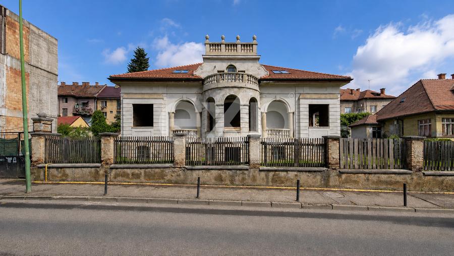 Casă cu arhitectură deosebită, 842 mp și teren de 1.048 mp – Brașov