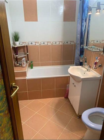 Decomandat, mobilat si utilat cu 2 bai si 2 balcoane la etajul 3