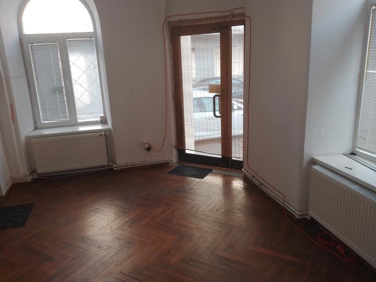 Inchiriere spatiu parter 3 camere Universitate