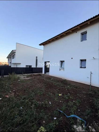 Duplex de vanzare Cetate - Zona piata
