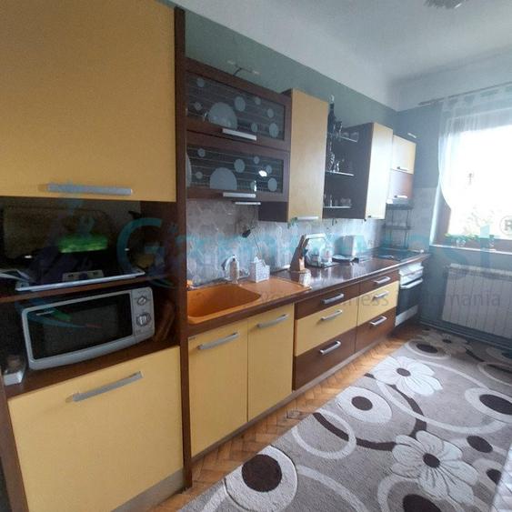 Vilă și fosta fermă 8300 mp în Valea lui Mihai, Bihor