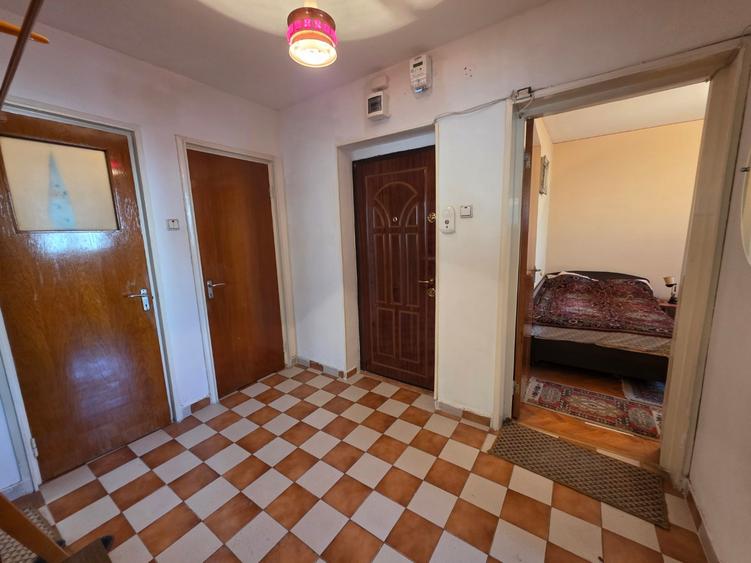 Titan, 10 minute metrou Costin Georgian, la piata Minis, 2 gr sanitare,