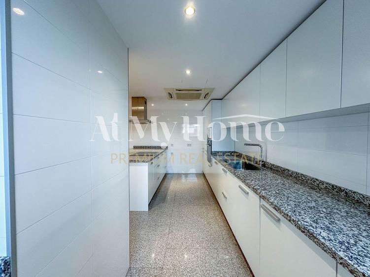 Superb apartament cu 4 camere, finisaje Lux, 2 terase, parcare, paza