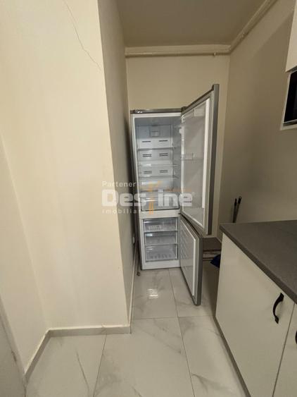 Garsoniera | Mobilata, utilata | Loc de parcare | 300 Euro.