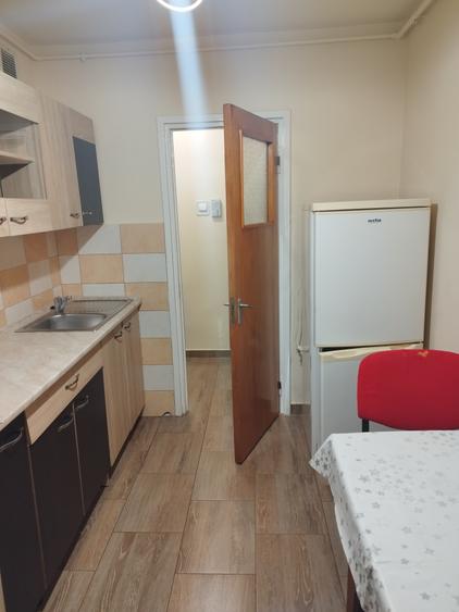 Inchiriez ap, cu 2 cam. in zona 7 Noi.