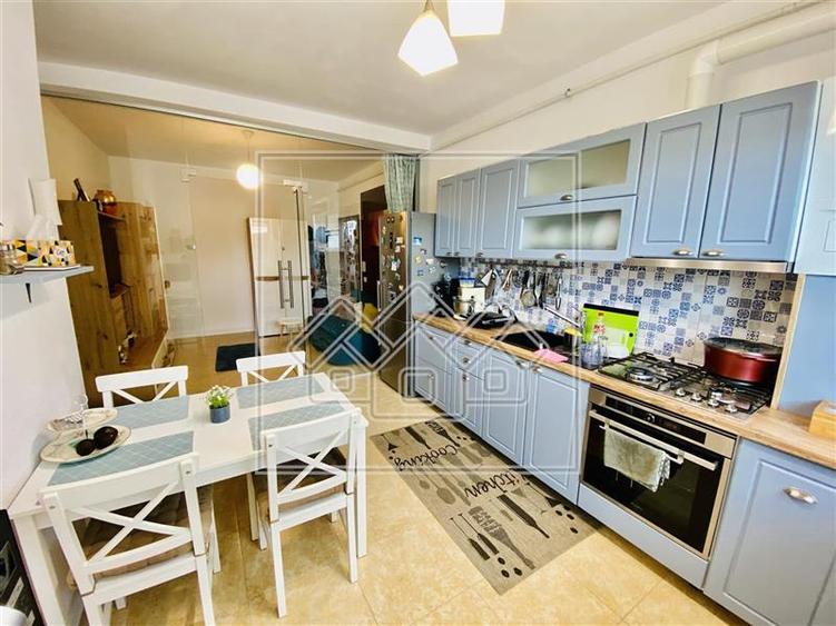 Ap. cu 3 camere cu gradina, situat in zona Calea Surii Mici