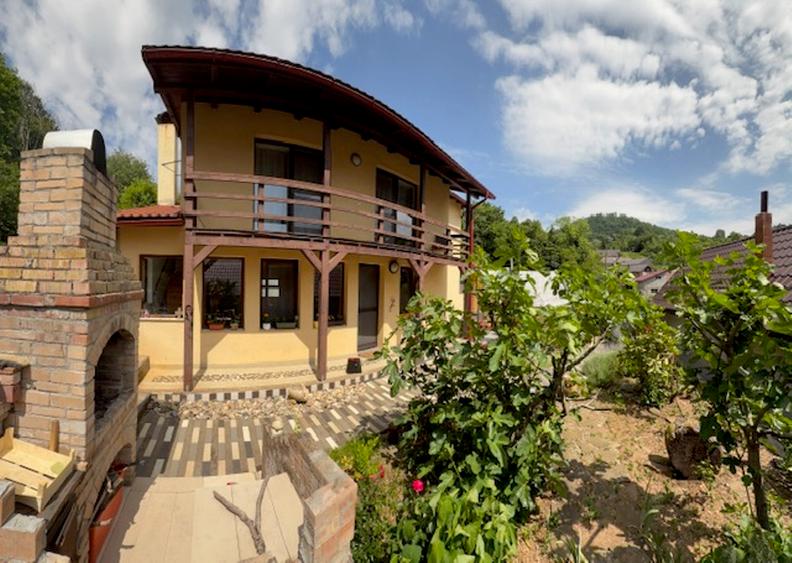 ZONA PARC - Valea Rosie (sus) casuta + vila cu teren 834mp finisate!