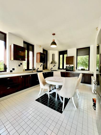 Ansamblu rezidential exclusivist | Casa cu Piscina si curte, Teren 960 mp