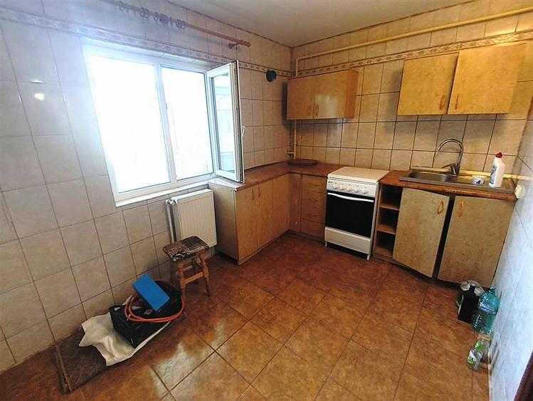 Apartament 3 camere conf 1 decomandat zona Centru