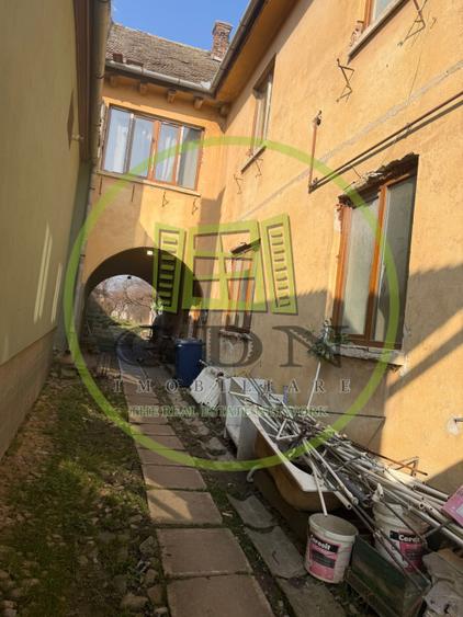Casa 7 camere, 2 apartamente, 300 mp utili, 1248 mp teren, Cristian, Sibiu