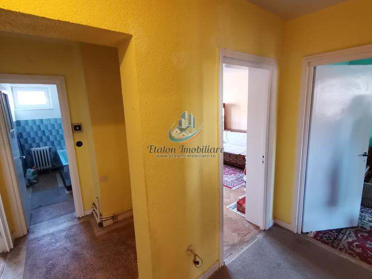 Apartament 3 camere, decomandat, etaj 1, zona centrala