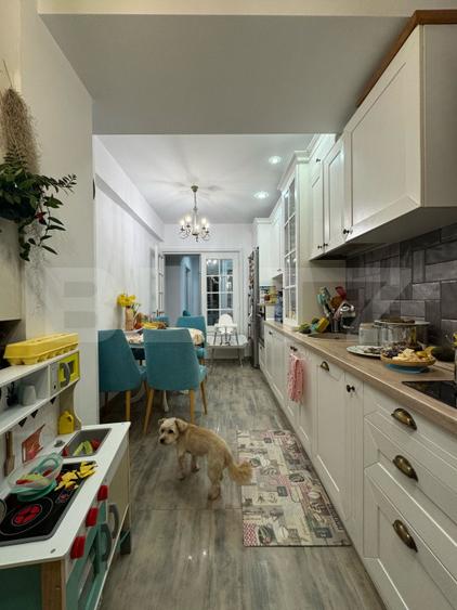 Apartament cu 3 camere, 97 mp, etaj intermediar, decomandat, zona Centrala