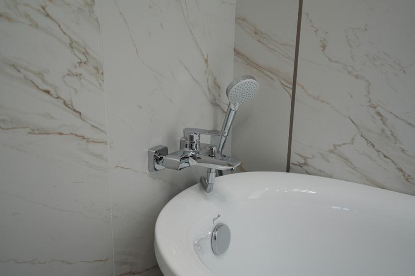 APARTAMENT 3 CAMERE DECOMANDAT MOBILAT, BLOC NOU, LUX