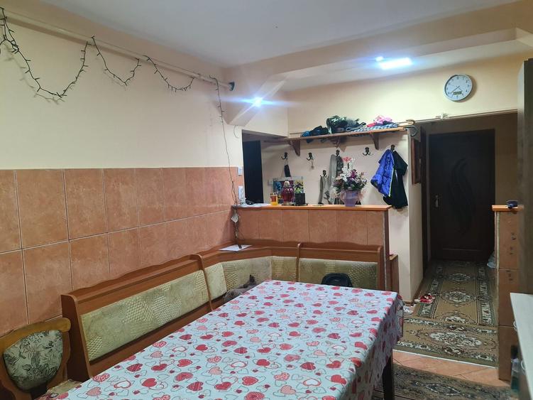 Apartament spatios cu 4 camere, 2 balcoane – Marghita, zona Penny