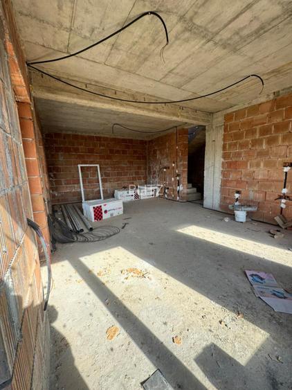 Casă individuală la roșu – 130 mp utili, teren 440 mp, drum privat - 13