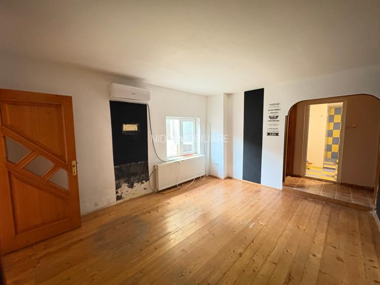 Casa de vânzare - Constanta - 6 CAMERE-147 mp. totali ( fără curtea interioară) - 24