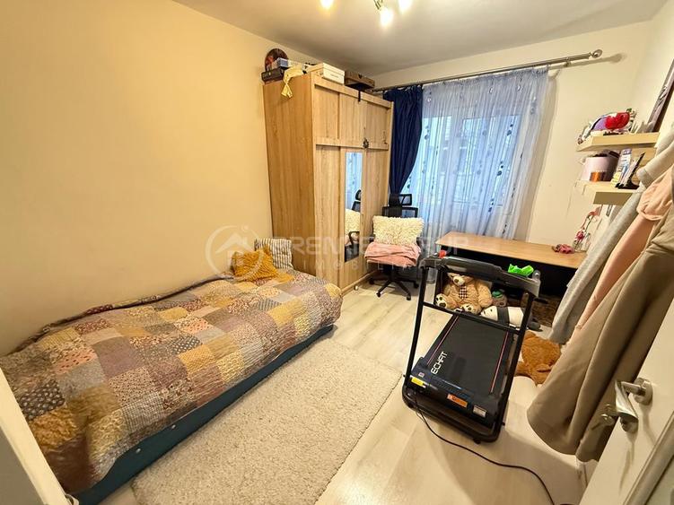 Etaj 2! Apartament 4 camere 2 băi, Tatarasi, decomandat