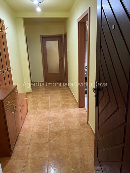 Vand apartament 2 camere decomandat in Deva, situat pe  Bld. Balcescu, etaj 2, - 9