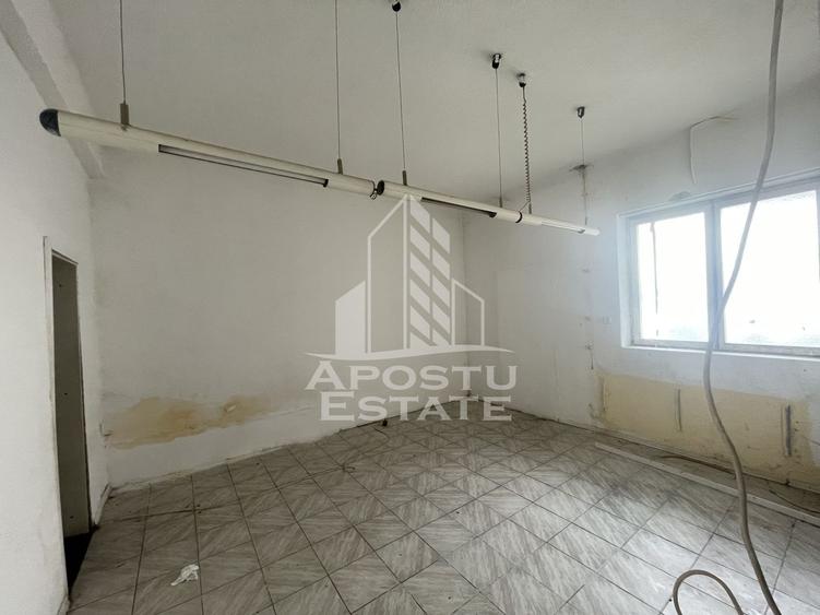 Spatiu comercial 1050 mp si 812 mp teren, in zona Sagului.