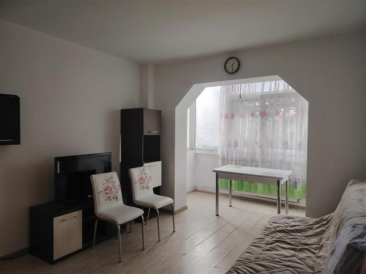 Apartament cu 3 camere, mobilat, centrala termica, zona nord