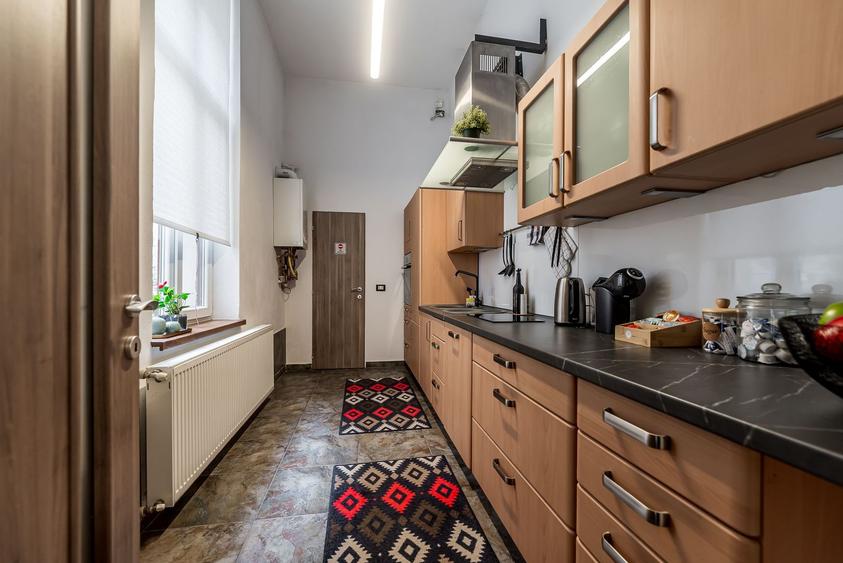 Apartament de 90 mp (conform CF), parter, ultracentral, tip loft