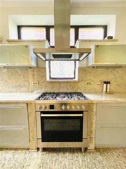 VANZARE VILA 8 CAMERE 652 mp teren zona Sisesti Sector 1