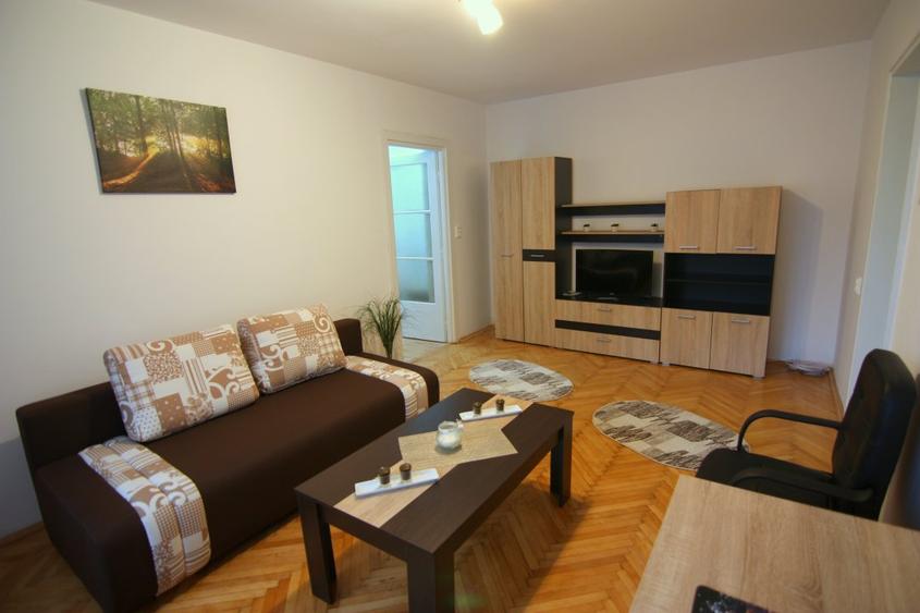 Apartament 2 camere, loc parcare curte imobil, 500 metri de Medicina