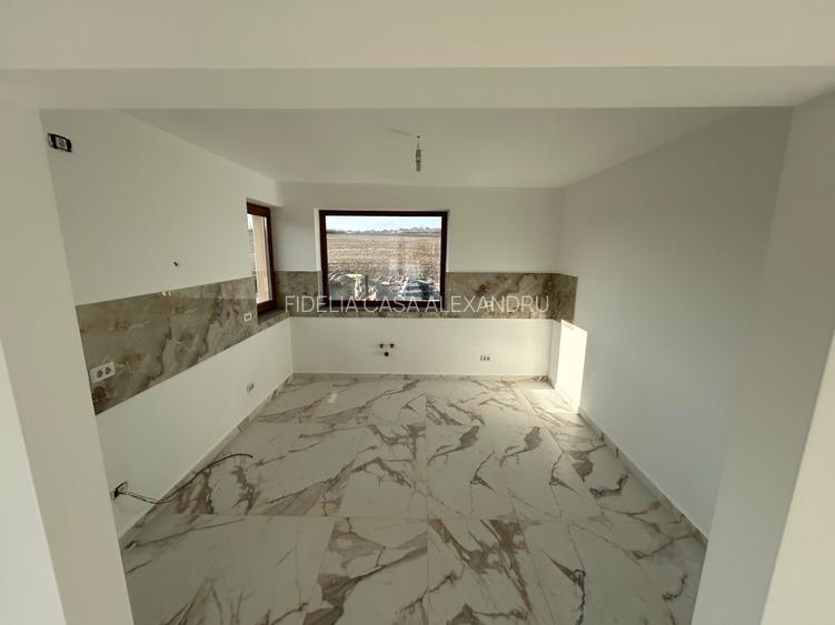 Vila cu 6 camere de vanzare in Ciurbesti