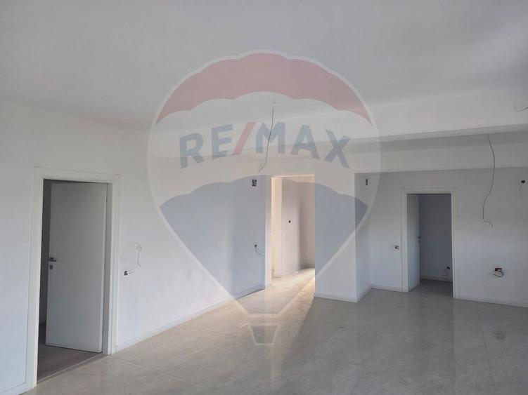 VANZARE Casă / Vilă PREMIUM 4 camere la pret normal