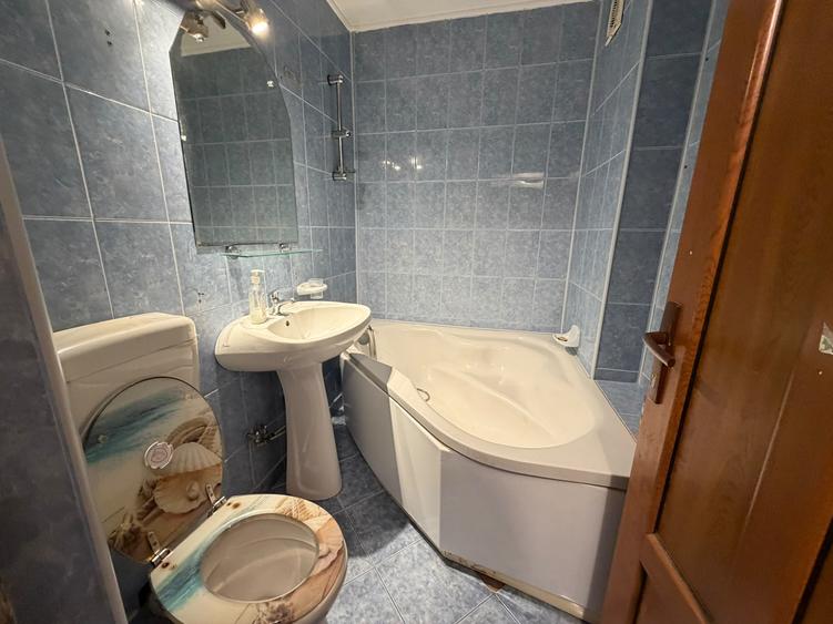 Titan 3 Camere 70 Mp Etaj 1 Bloc 1970 Caramida Reabilitat Instalatii Schimbate