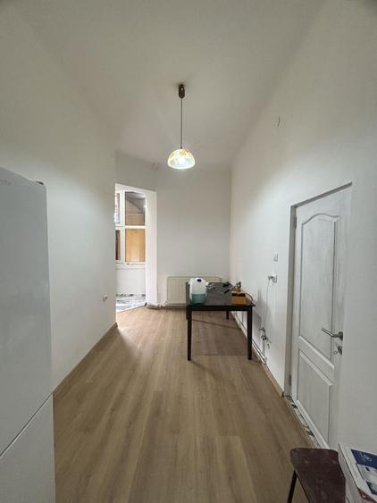 Apartament 2 camere,curte comuna/4 proprietari