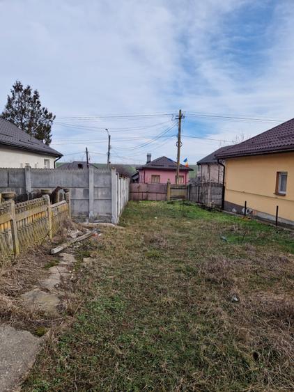 Teren 1528 mp cu casă de vânzare în centrul Gherceștiului — Investiție excelentă