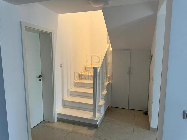 Duplex mobilat utilat - bucatarie inchisa - carport - piscina - canalizare