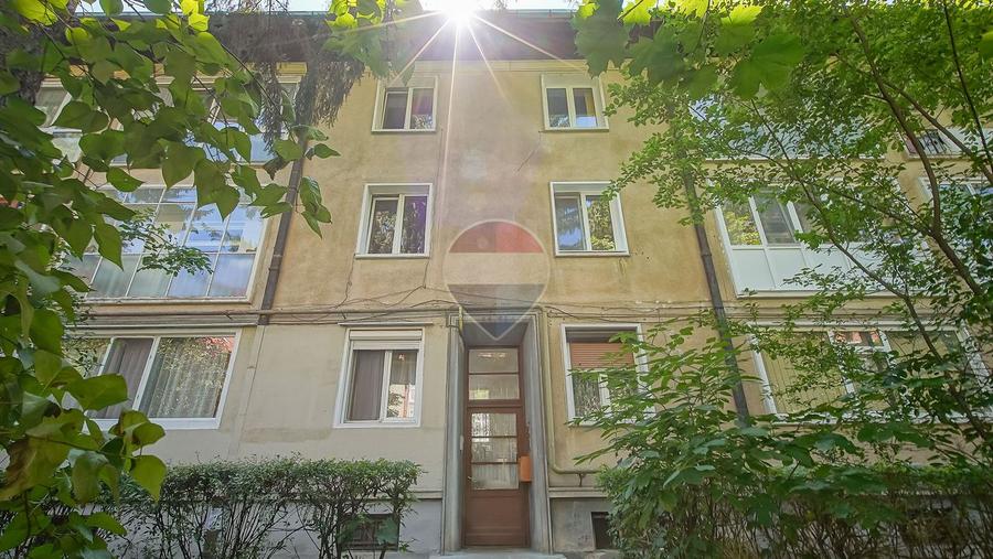 Apartament 2 camere decomandat, str. Crișana, langă Piața Dacia