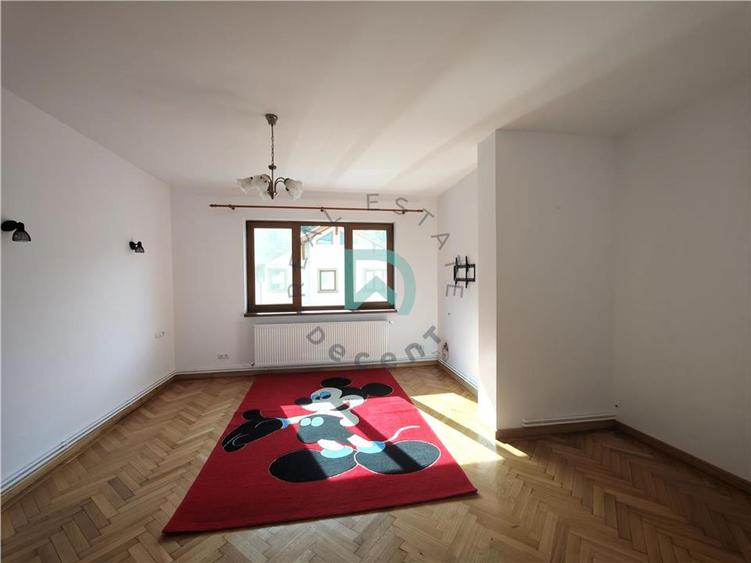 Închiriez 3 camere, Centrul Istoric, Brașov