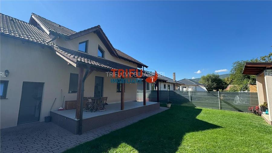 Casa de vanzare 5 camere 579mp teren