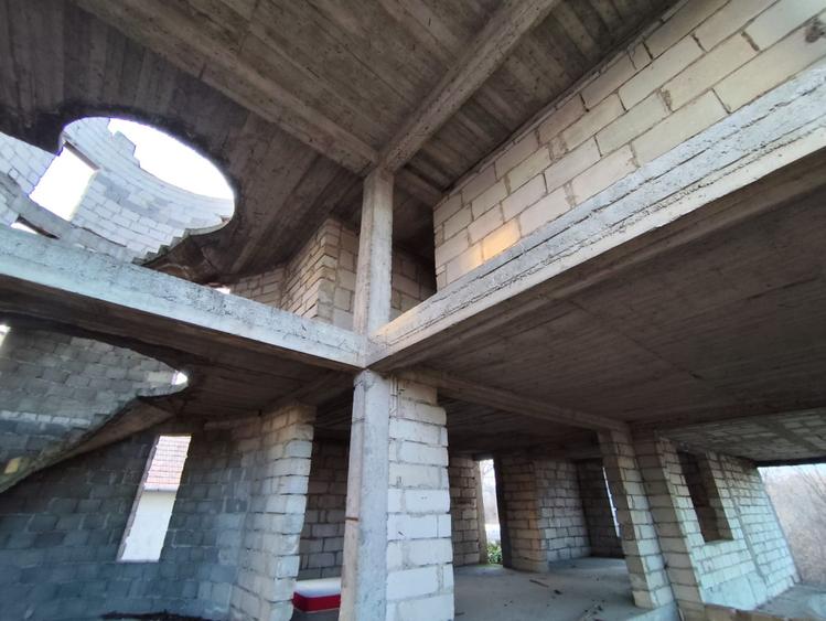 Casa Individuală 11 camere| 517 mp utili| zona Barabant
