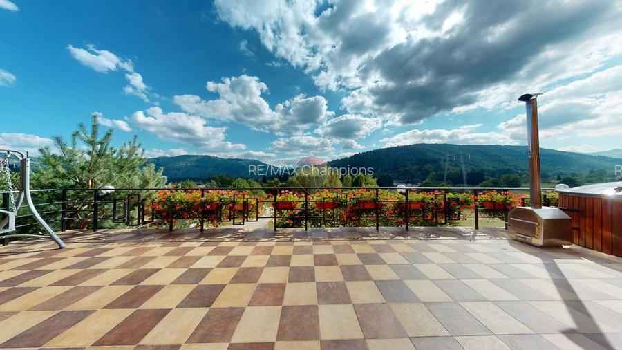 Pensiune în funcțiune | 10 camere | Teren 4.000 mp | Brădet – Săcele