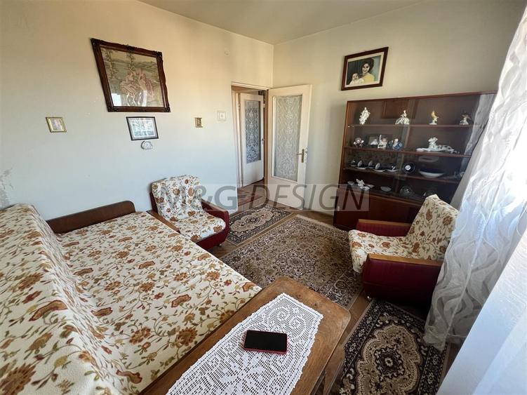 3 camere decomandat la pret de 2 zona Sagului etaj 6