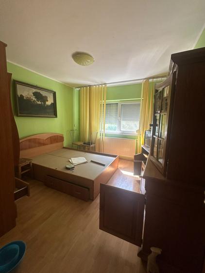 - Buzaului B-uri! Apartament 3 camere, etaj 2.