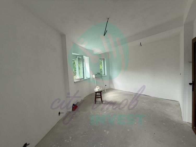 Casa receptionata in 2025 singura in curte