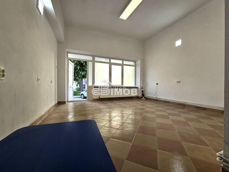 Spatiu comercial/birou de inchiriat – Micro 4, zona cu trafic pietonal intens