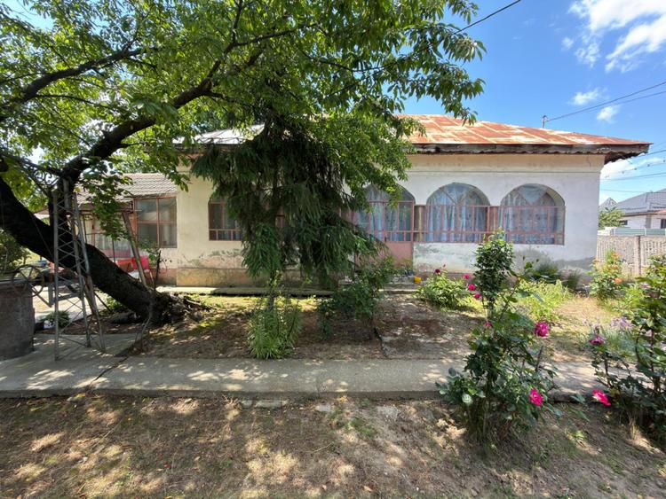 Casă renovabilă de vânzare, 96mp, teren 1110 mp, Balș